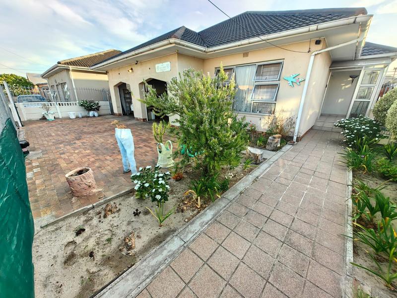 4 Bedroom Property for Sale in Glen Lilly Western Cape